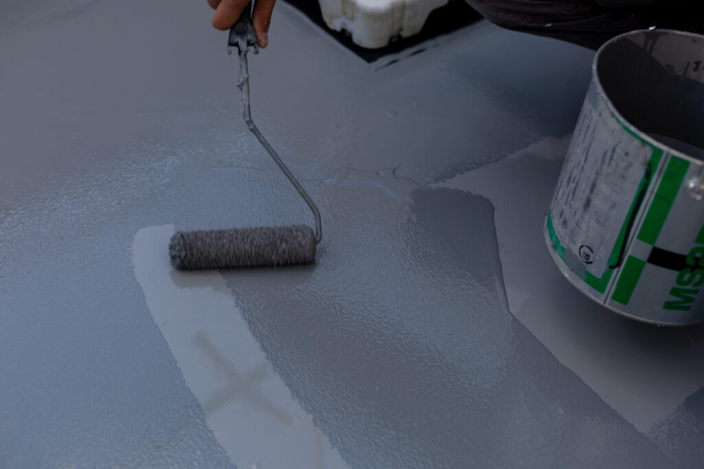 ベランダ床の防水トップコート塗り直し