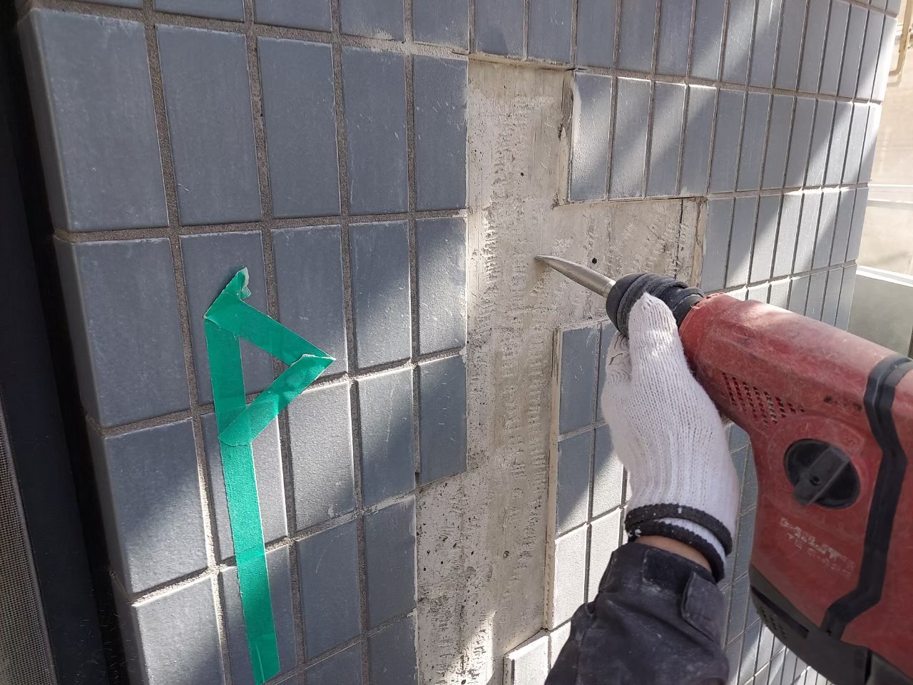 外壁タイル張替えの料金構成と費用を左右する要素