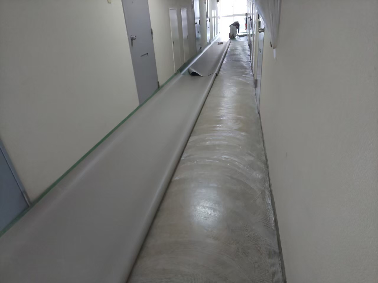マンション廊下の防水シート工事の流れ